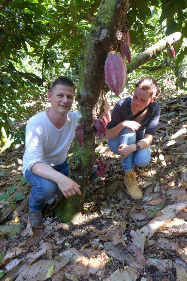 Guatemala Alta Verapaz Georg Ramona with cocoa tree and pod 3
