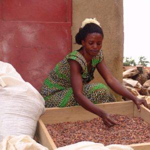 Original Beans Virunga - Kavira Sugusu Janne, Cacao Storekeeper @Oicha, grading beans